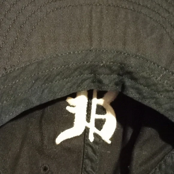 Ralph Lauren Rugby Hat, NWT, XLarge,Black with White Stripes. Old English R, - Picture 6 of 6